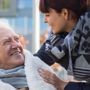Frio: como manter os idosos seguros