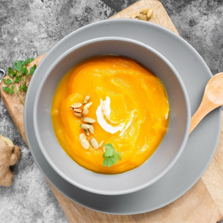 Sopa de abóbora e cenoura com gengibre